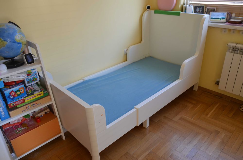 Детско разтегателно легло BUSUNGE - IKEA, 90x138 до 200 см, бяло.