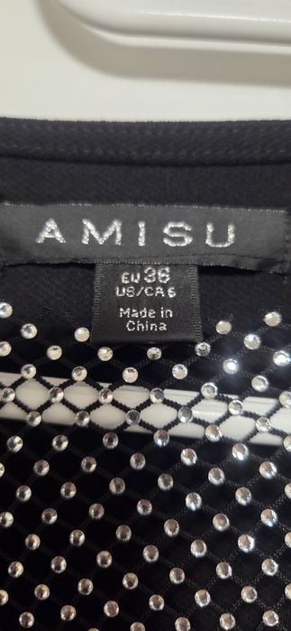 Черна рокля с камъни