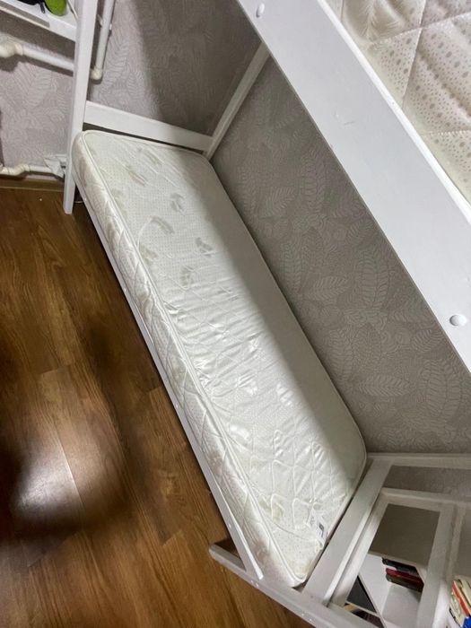 Продам 2х ярусную кровать