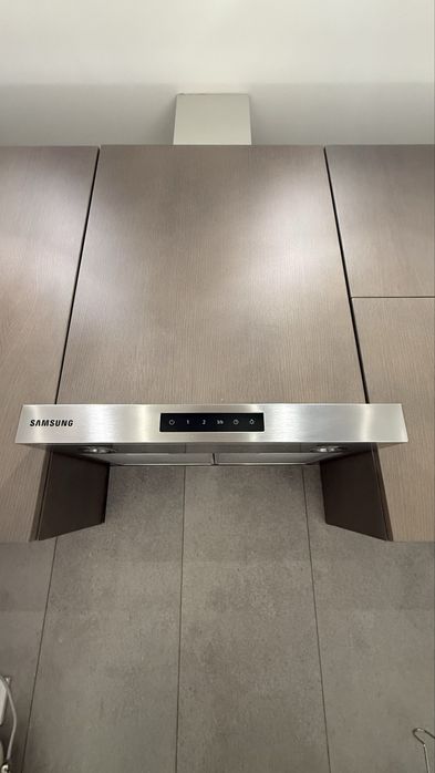 Продам современную кухню