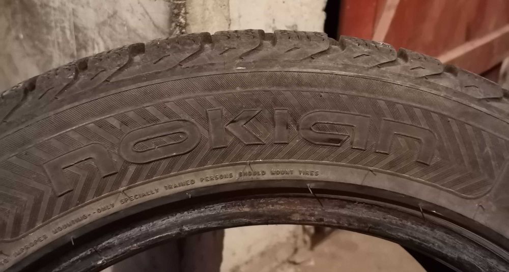 Продавам 2 броя зимни гуми 205.55.16 на 1 сезон дот 2019 Nokian