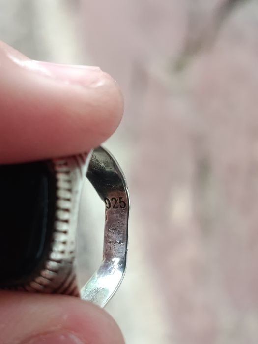 Продам кольцо серебряное.