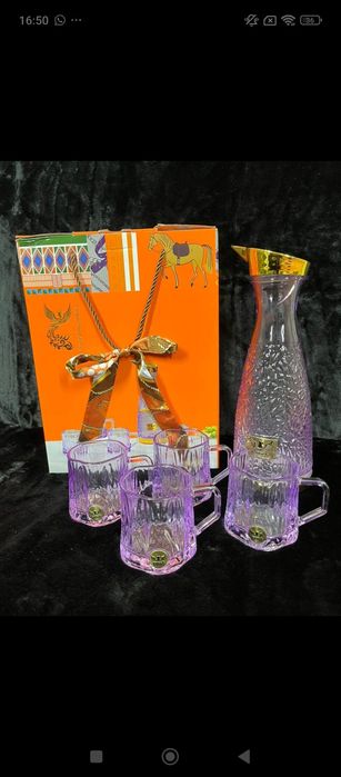 Кувшин и четыре кружечки