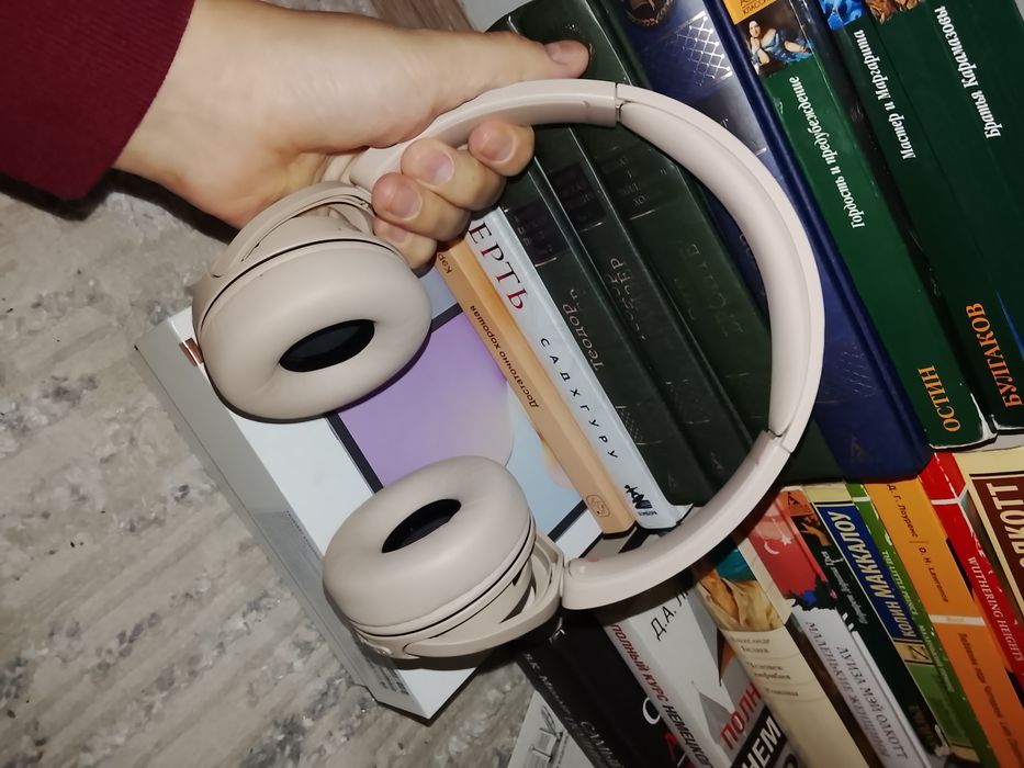 Продам наушники Сони срочно