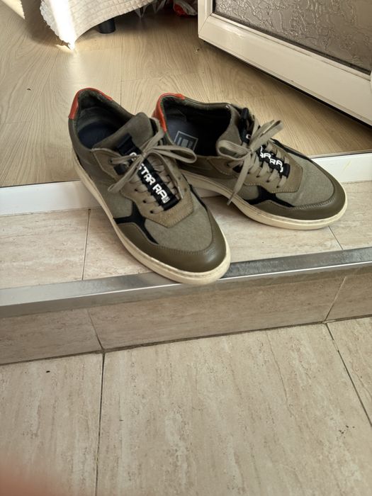 Маратонки в много добро съттояниесъстояние