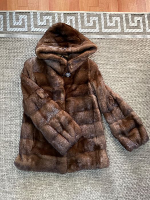 Продам норковую шубу