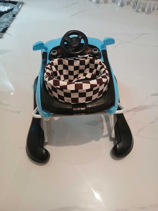 Проходилка кола за прохождащи ангелчета