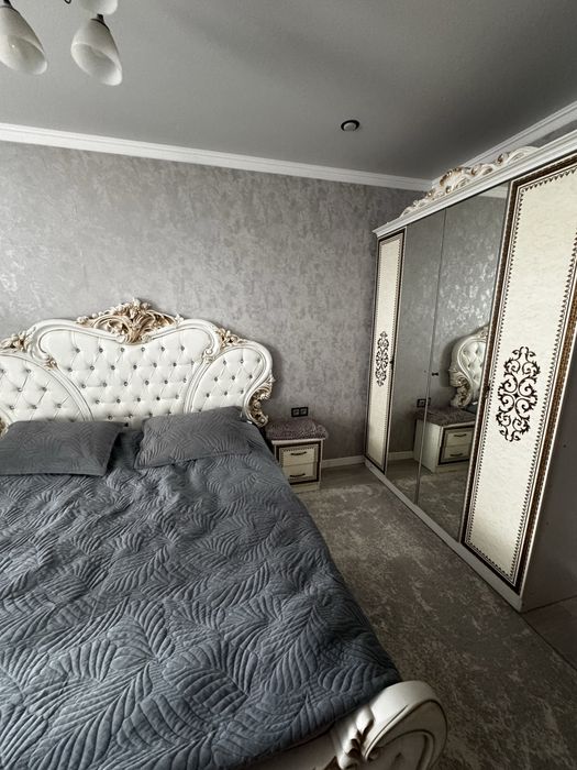 Продам спальный гарнитур