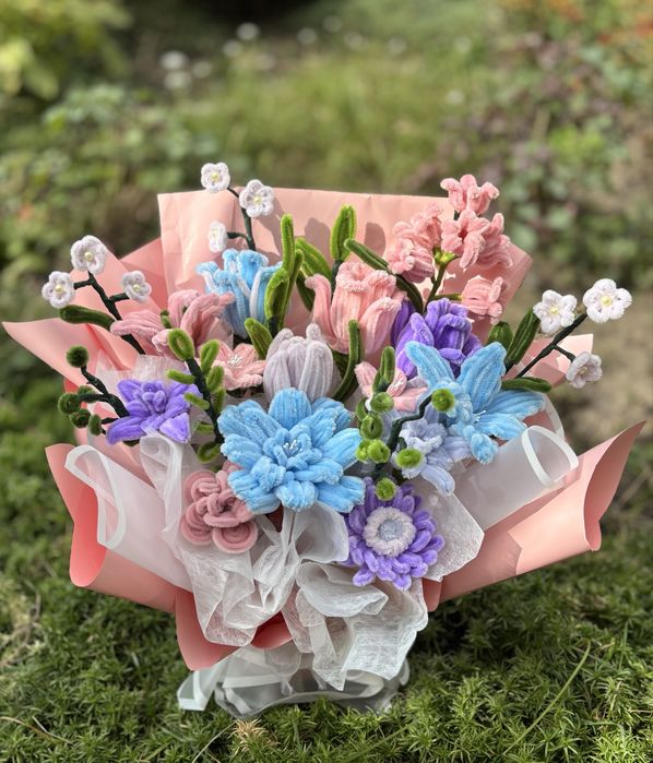 Buchet de flori din sărmă plușată