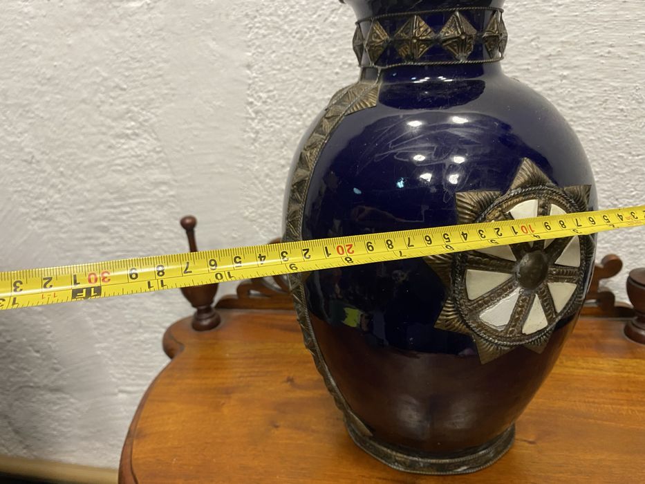 Мароканска синя керамична ваза с месинг и кост, 1930 1950