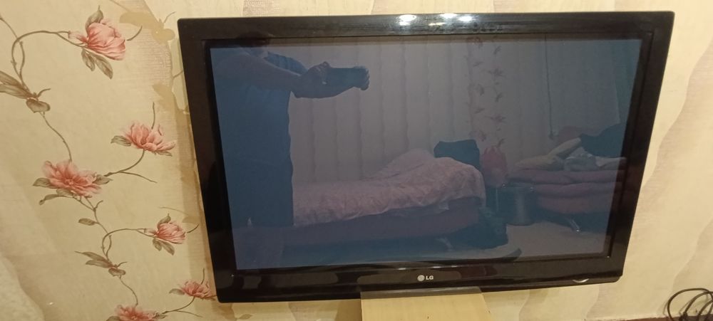 Телевизор LG продам