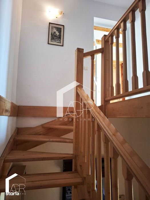 Casa tip duplex cu 6 camere, zona Republicii