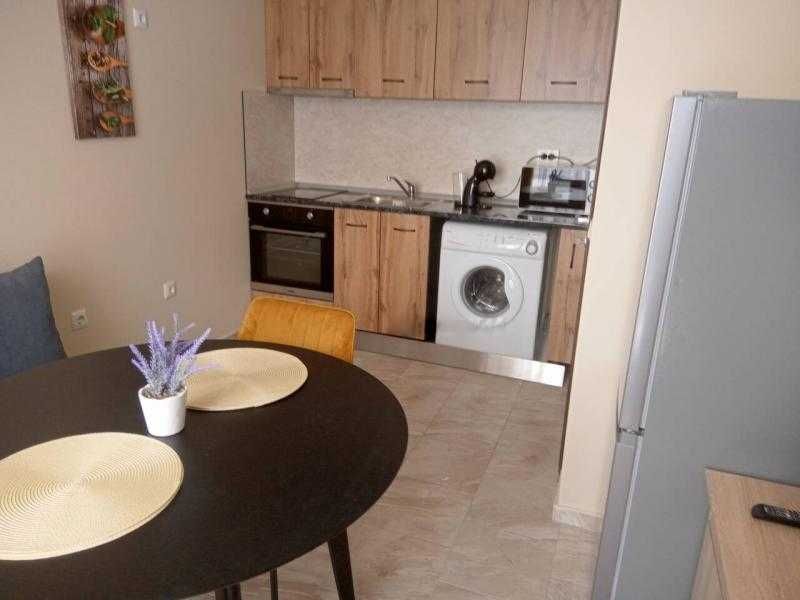 Дава се под наем Двустаен апартамент в Бургас, Център - 50 кв.м за 474.3 € - Снимка #3