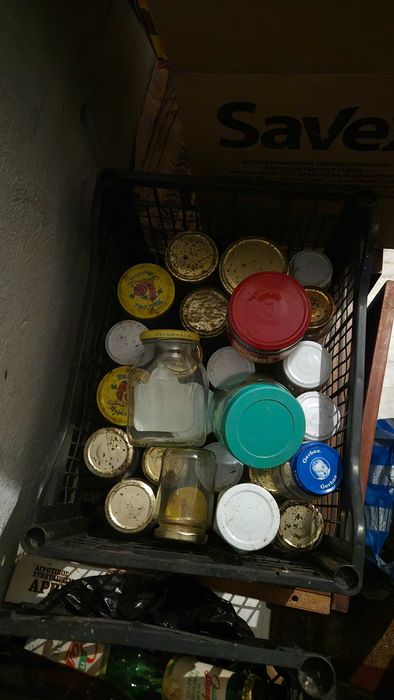 Стъклени шишета и буркани различна вместимост с капачки