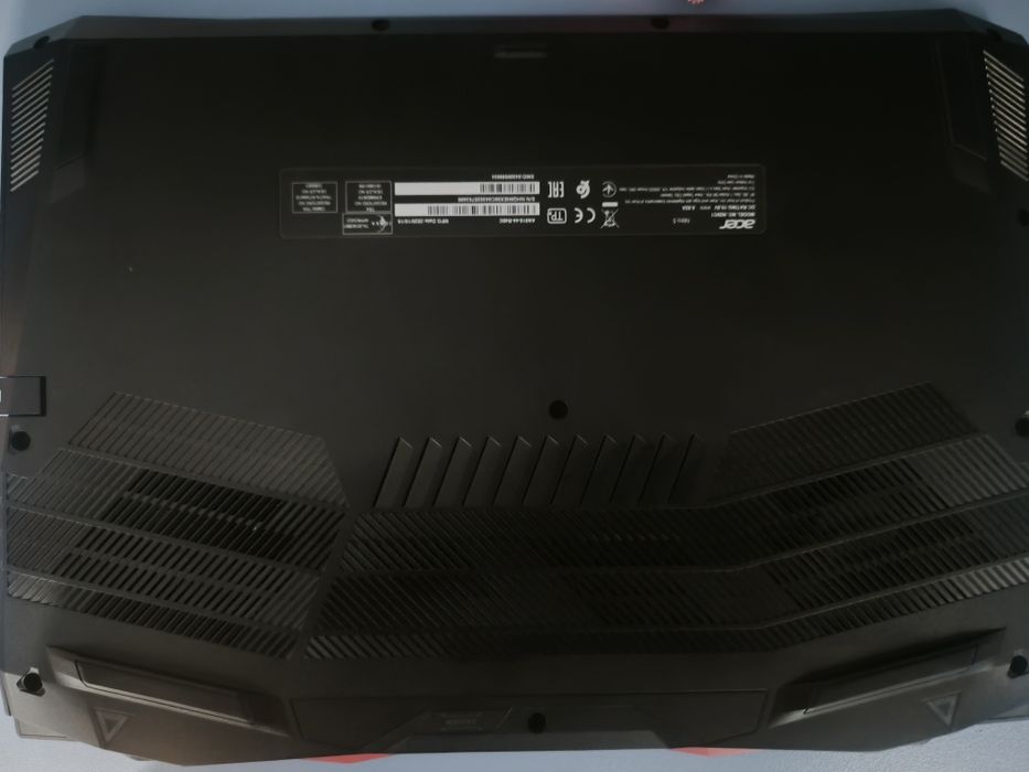 Геймърски лаптоп Acer Nitro V