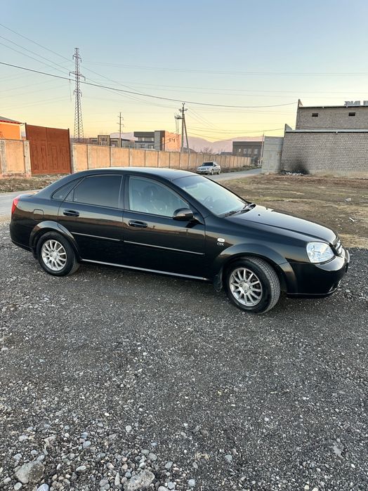 lacetti 1.8 sotiladi
