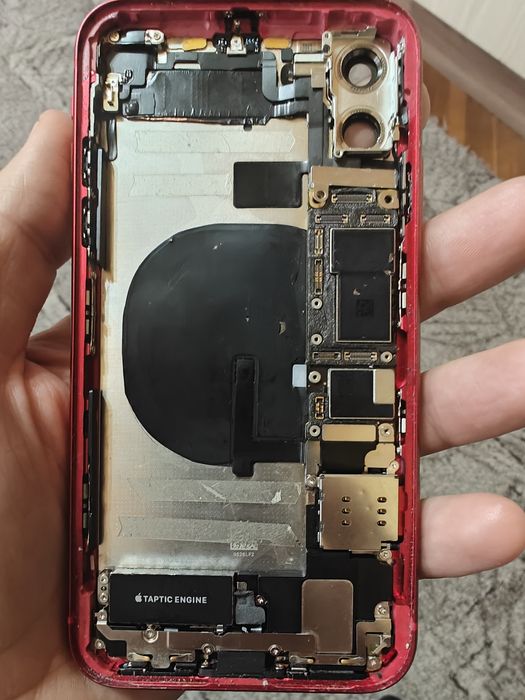 Carcasa iPhone 11 originală impecabilă.