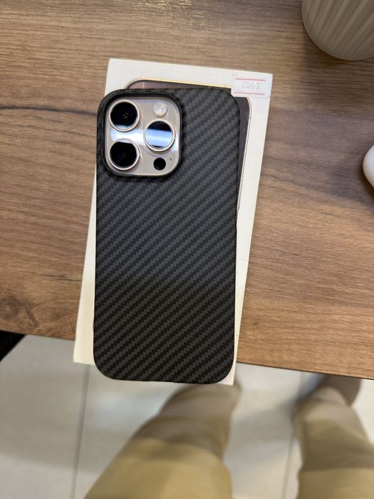 Iphone 16 pro gold