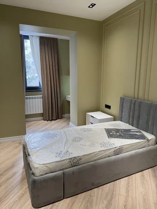 Сотилади Квартира ЦУМ Мирабад Ц7 4\\3\\4 90м2 новый ремонт ор-р Ойбек