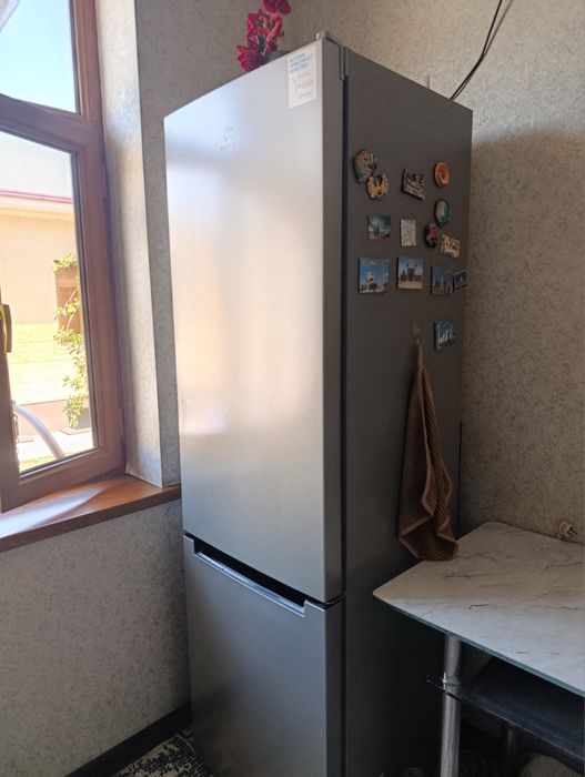 Muzlatgich Indesit DS4200 SB