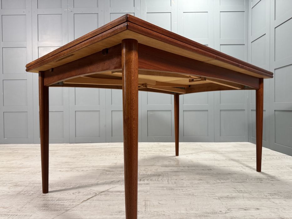 Разтегателна трапезна маса от 60-те Д1145