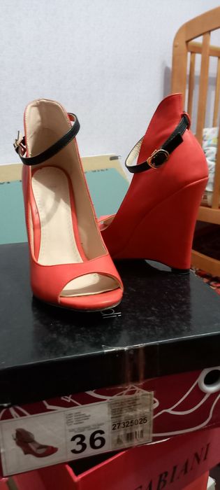 Продам. Женская обувь