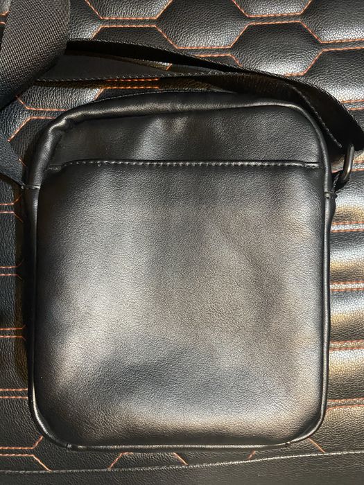 Продам оригинальную барсетку tommy