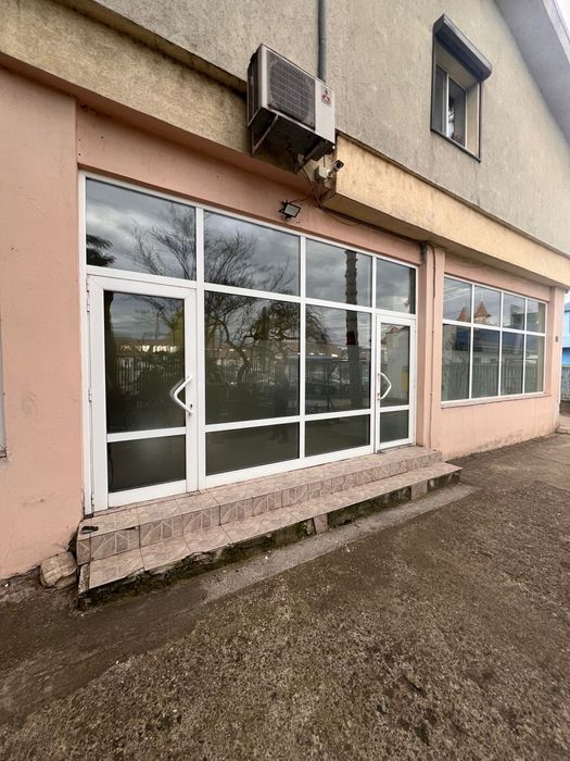 Vand tamplarie de aluminiu cu geam termopan.