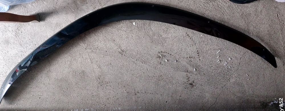 Дефлектор на капот