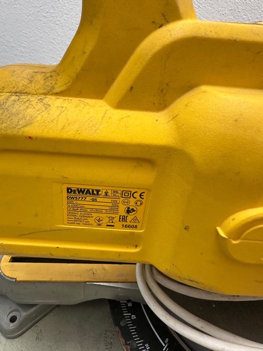 Fierastrau circular stationar DeWALT DWS777 – 1800W – disc 216 mm
