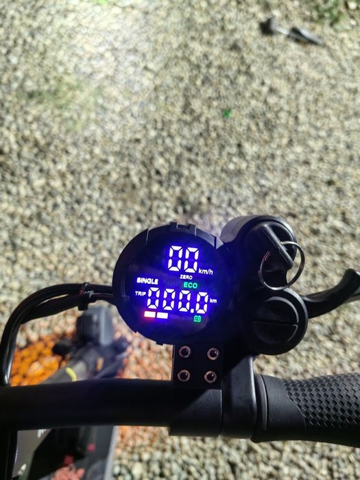 Vand trotineta  M4 MAX stare foarte buna  trotinaeta este nou