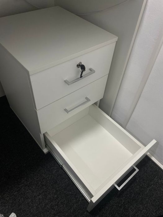 Ресепшн с Тумбой вместе можно .