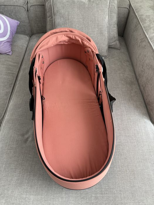 Yoyo люлюька в красивом цвета