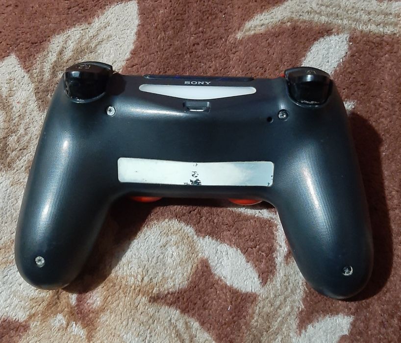 Vând manetă roșie originală PlayStation 4 ps4 în stare bună wireless