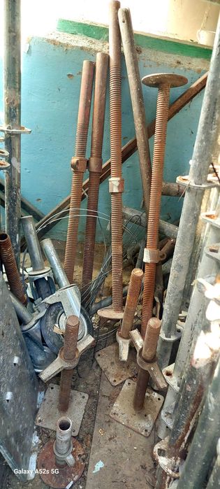 Scheleă metalică de fațadă model Italian.