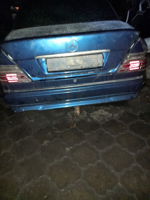 Задний бампер от 124 Мерседеса 200 Е с партрониками