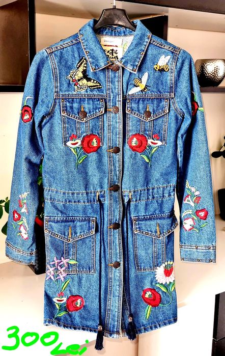 Jacheta Desigual Jeans - 300 Lei, Pantaloni Desigual Jeans - 150 Lei,