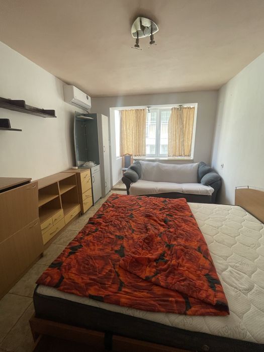 Дава се под наем Едностаен апартамент в Варна, Център - 30 кв.м за 280.5 € - Снимка #1