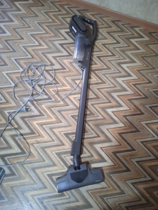Пылесос вертикальный