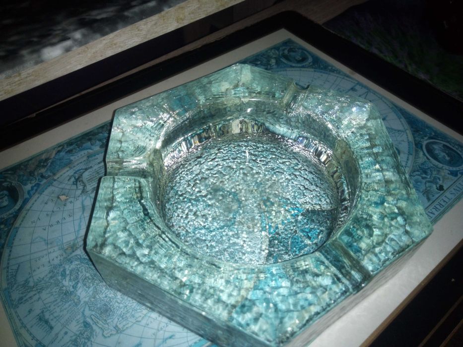 de  vanzare   scrumiera     mare     !!!