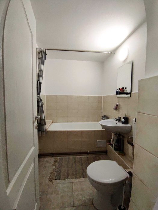 Închiriez apartament cu o cameră spațios – Str. Dragoș Vodă nr. 5, Oradea