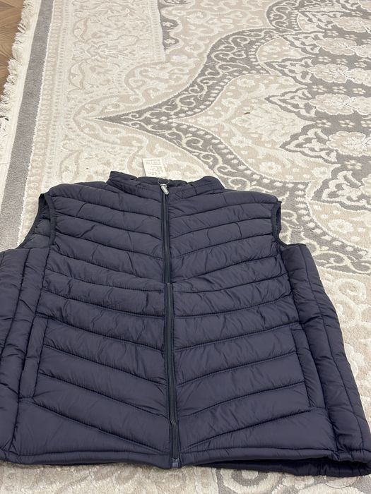 Продам жилетки разные