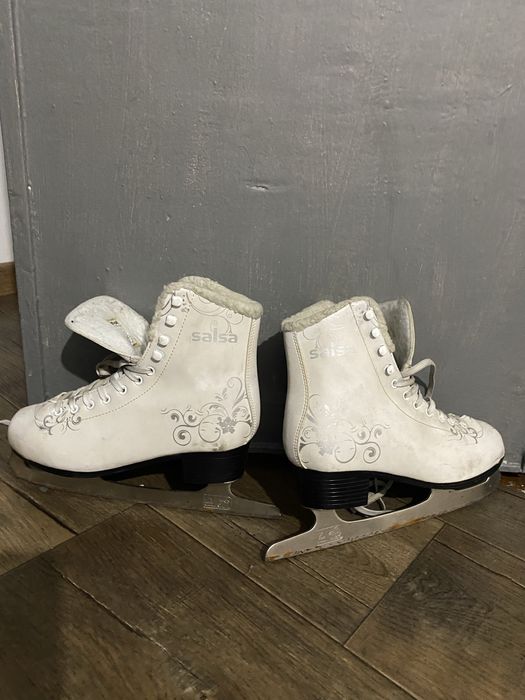 Продам коньки женские