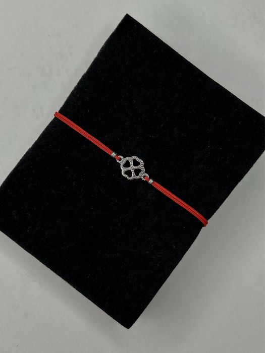 Гривни с червен конец