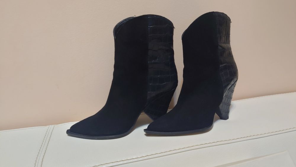 Боти естествена кожа,38 размер,150 лв.
