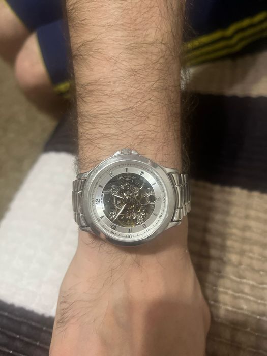 Продаю часы серебро