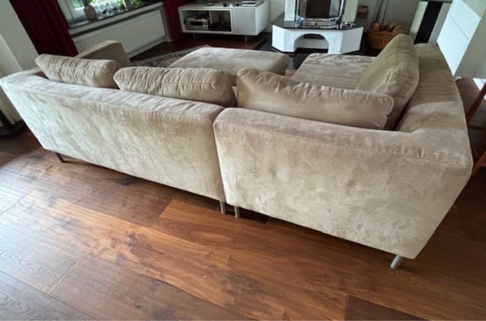 Диван .         .