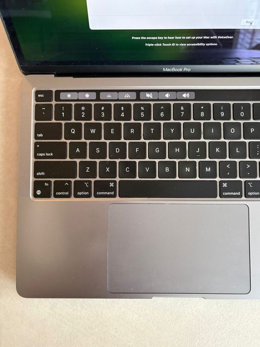 MacBook Pro 13” M1 2020, 16GB RAM, 512GB SSD, 85% baterie – 3700 lei