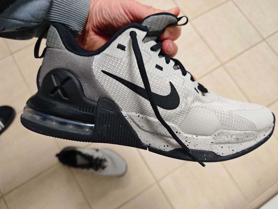 Vând adidași Nike Alpha trainer 5