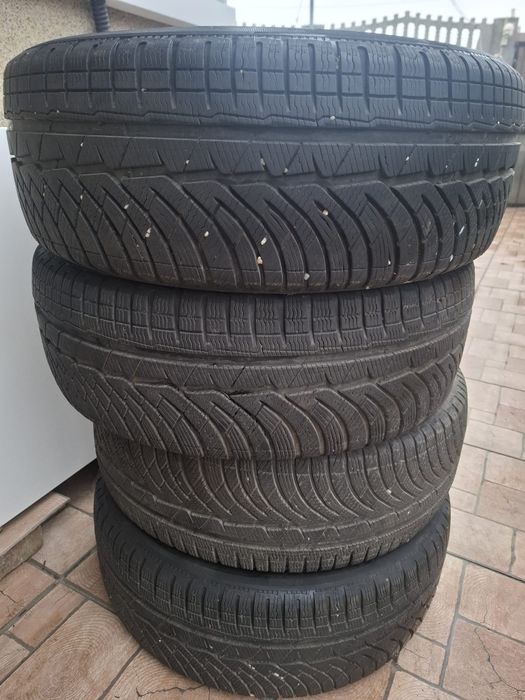 Cauciucuri r 18 150 lei bucata